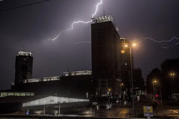 cropped-Bahnhof-Blitz\_raw.jpg