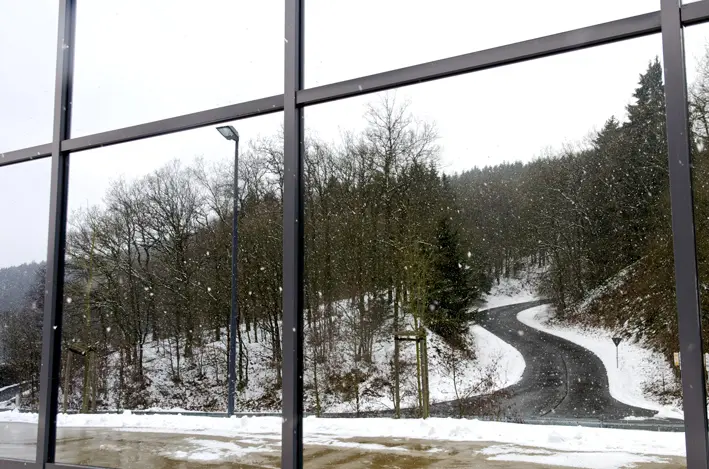 Straße\_Winter\_Spiegel\_red