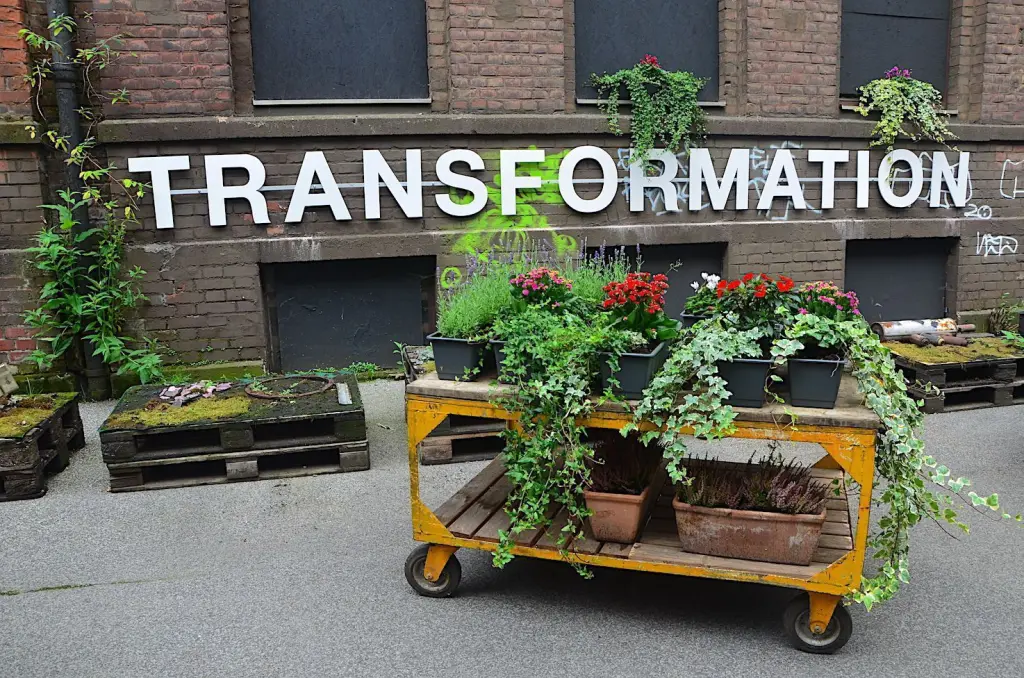 Auf dem Hof des Deuter Zentralwerks der Schönen Künste während der letzten Zukunft Werk Stadt 2020
