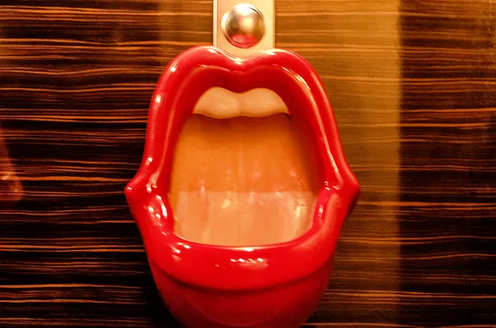 toilet\_frankfurt\_red