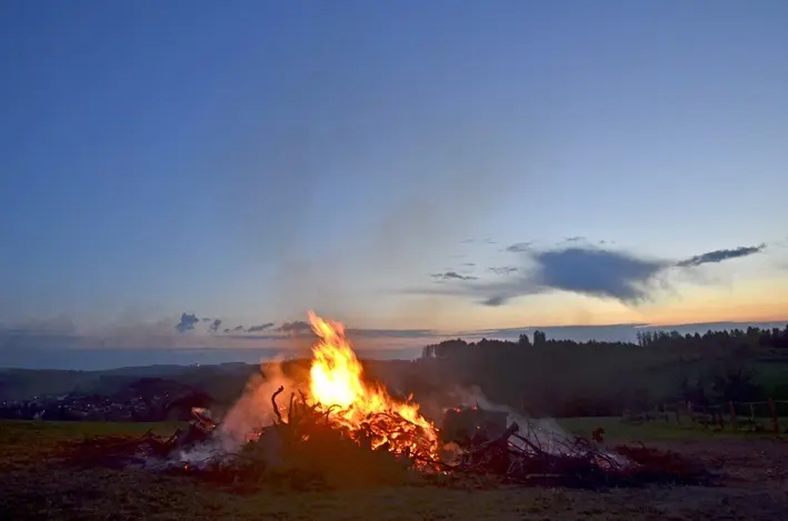 Osterfeuer 2\_red