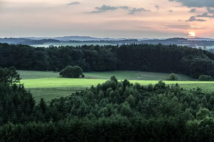 Über dem Dorf\_Sonnenuntergang