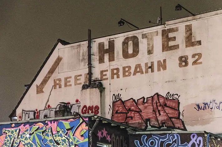 Hotel 82