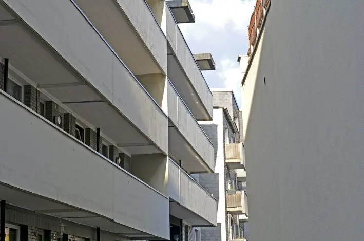 red\_Haus\_Balkone\_Norden