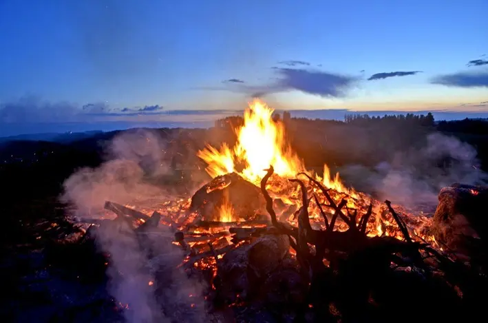 Osterfeuer 3\_red